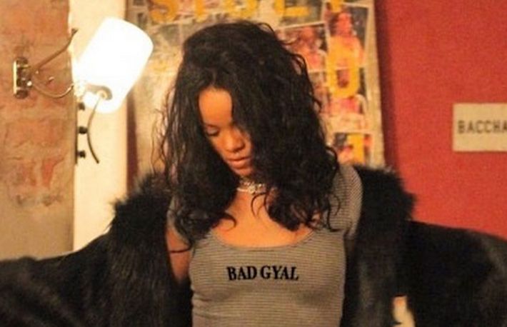Rihanna Shares Another Studio Clip As Fans Push Her For R9 Album