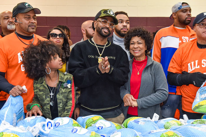Big Sean Donates Thanksgiving Meal In Hometown Detroit
