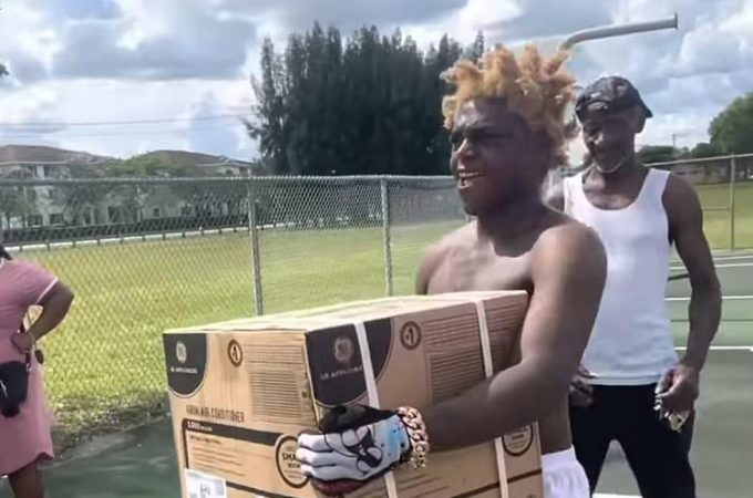 Kodak Black Gives Back to Old Neighborhoods