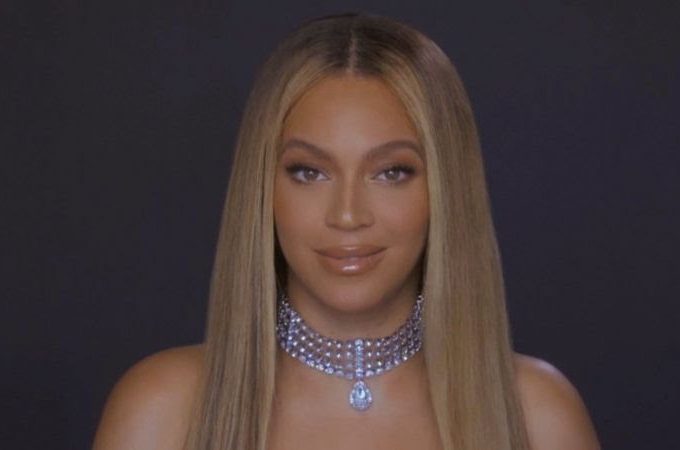 Beyonce Plans On Surprise Album