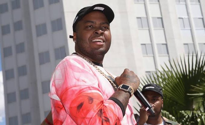 Sean Kingston assaults music video director, points gun at him