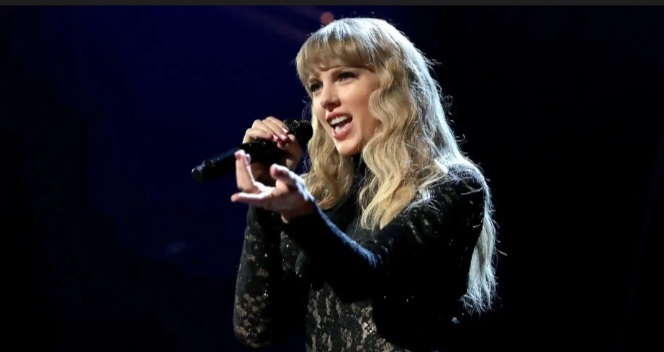 Taylor Swift ‘Midnights’ Debuts at Number 1 with Over 1.5 Million Copies
