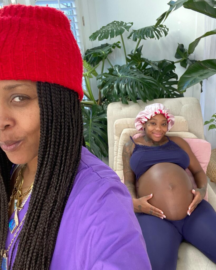 Summer Walker and Erykah Badu

