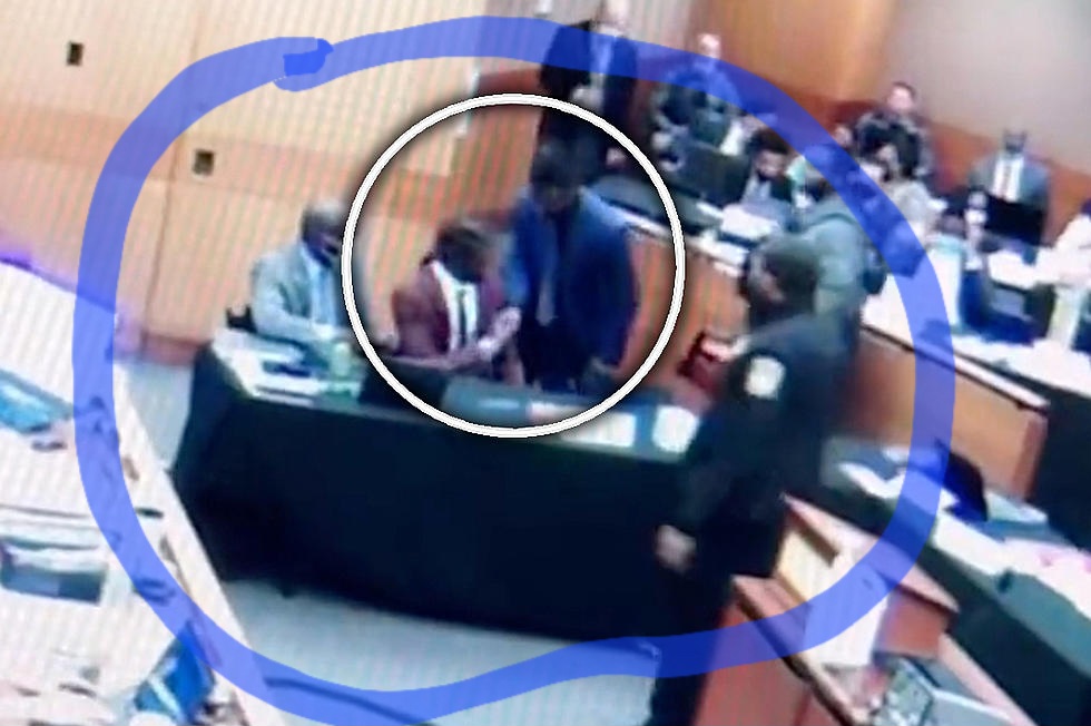 Young Thug Exchange Drug In Court with Adams, Watch