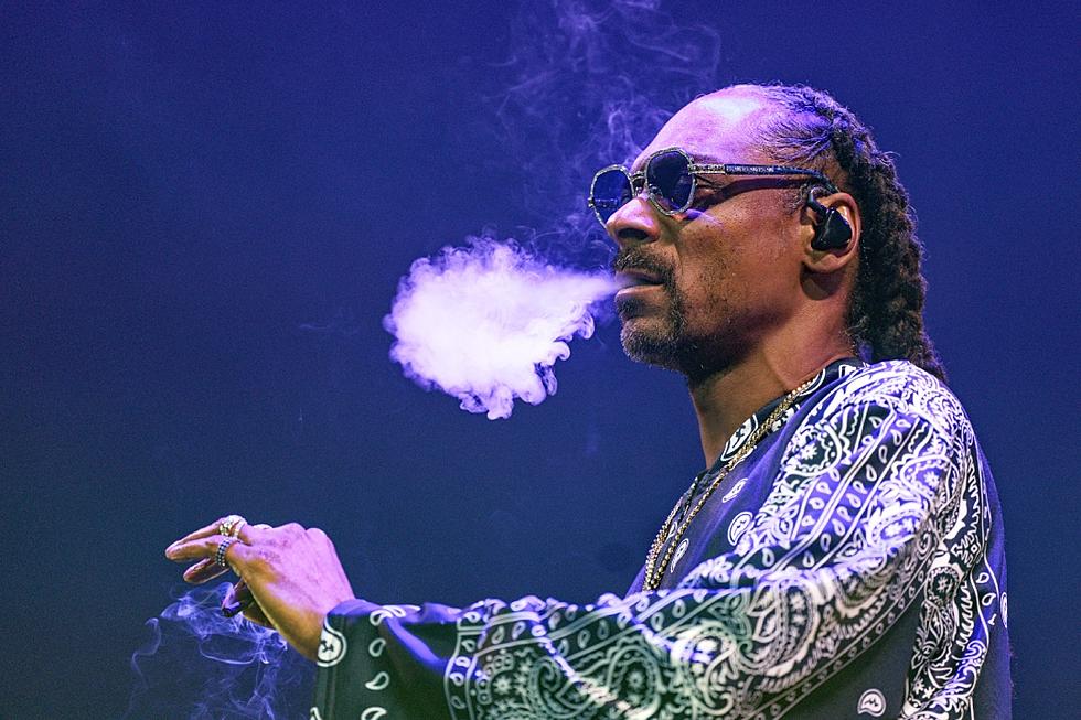 Snoop Dogg Releases Statement Regarding The Fact He’s Giving Up Smoking, Fans Are Skeptical